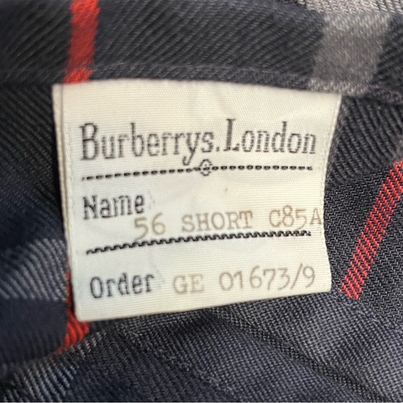 Burberry trench coat. - Picture 11 of 14